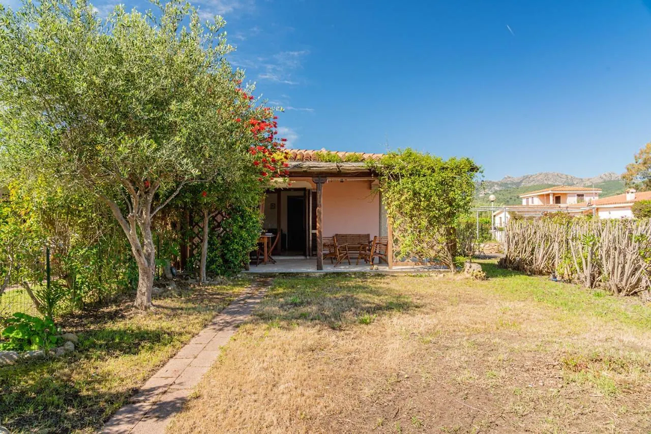 Appartamento Trilocale Le Canne 4 Posti Letto Con Giardino E Posto Auto Privato San Teodoro