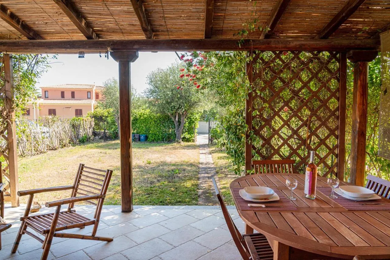 Appartamento Trilocale Le Canne 4 Posti Letto Con Giardino E Posto Auto Privato San Teodoro  0*, San Teodoro (Sardinia)